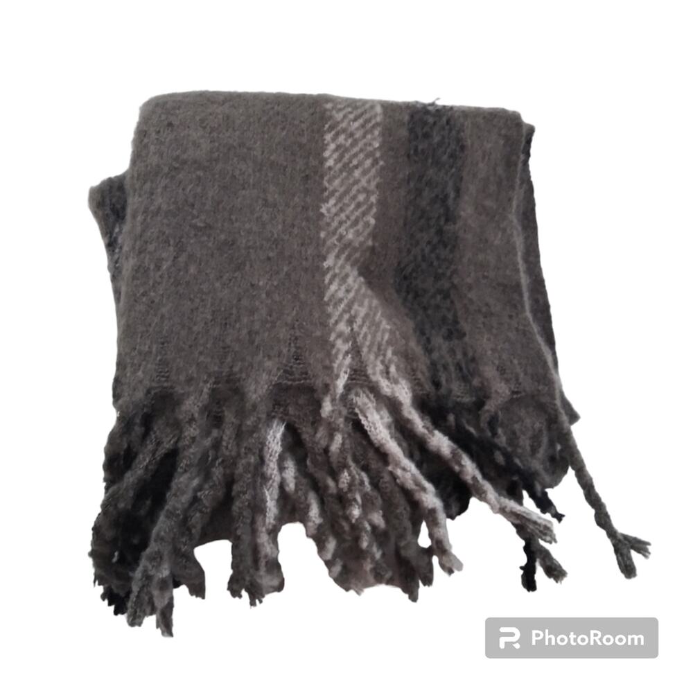 Steve Madden Plaid Scarf Wrap 76" X 15" Black Gray Soft Fuzzy Oversize